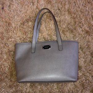 Super cute grey handbag!